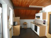 komplette Küche mit Ausgang zum Balkon - Bild 7: Ferienwohnung am Weissenstädter See im Fichtelgebirge