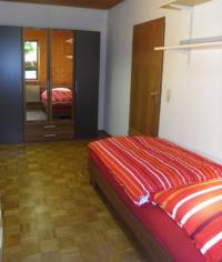2. Schlafzimmer mit zwei Einzelbetten, auch zusammenstellbar - Bild 10: Ferienwohnung "Toren" in Meersburg am Bodensee